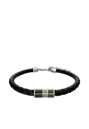 Schwarzes geflochtenes Lederarmband mit silbernem Verschluss und zwei metallisch grünen zylindrischen Perlen in der Mitte.