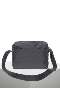 Borsa a tracolla grigia realizzata in tessuto testurizzato. Presenta una tracolla regolabile, chiusura a zip e tasca frontale per ulteriore spazio di stoccaggio.