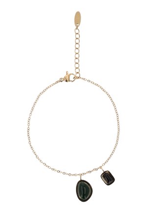 Delikatna bransoletka z złotym łańcuszkiem z regulowanym zapięciem, ozdobiona dwoma polerowanymi kamieniami — jednym ciemnozielonym i jednym czarnym — oprawionymi w złote ramki.