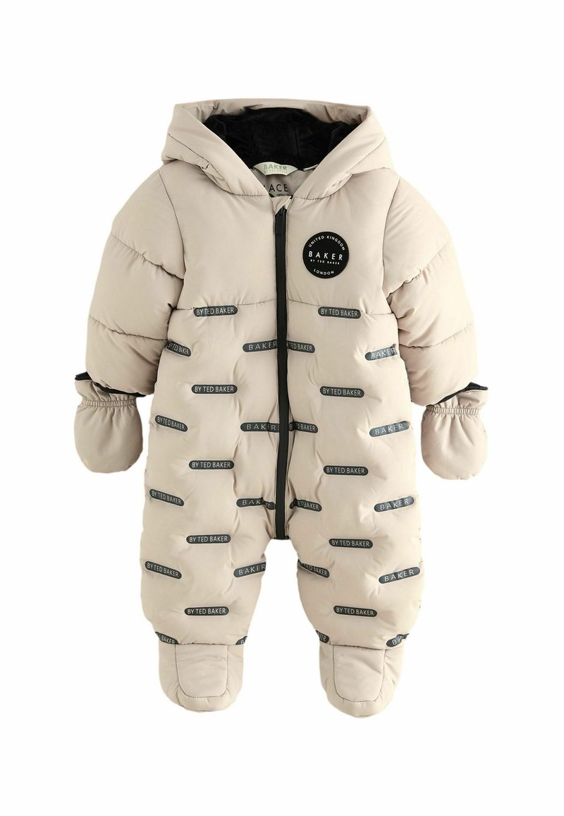 Puffiger beige Babyschneeanzug mit Kapuze, schwarzen Akzenten und Branding auf der Vorderseite, elastischen Bündchen und integrierten Füßlingen.