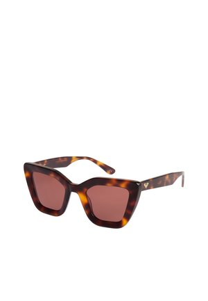 Lunettes de soleil œil de chat écaille de tortue avec des verres marron foncé et un petit logo en forme de cœur doré sur la branche.