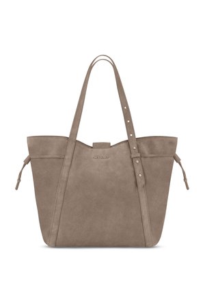 Sac fourre-tout en daim taupe, avec deux anses d'épaule, une fermeture à pression et des accents de cordon de serrage latéraux. Texture lisse, design minimaliste.