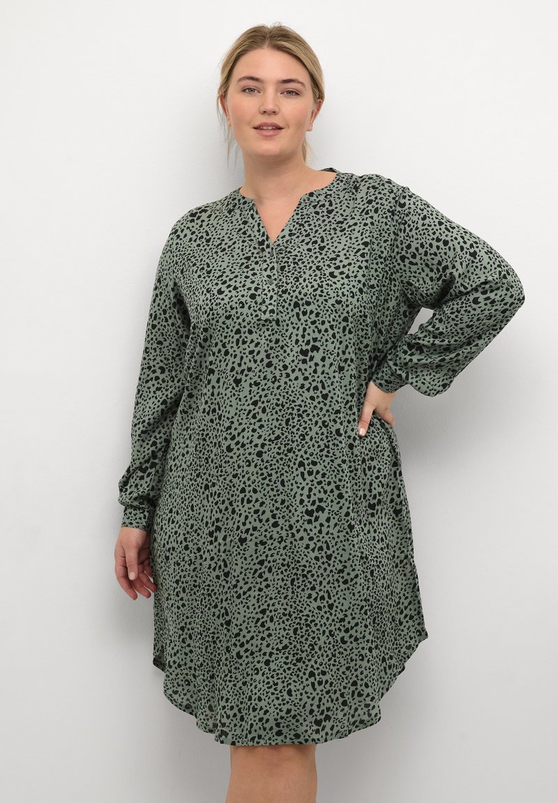 Kaffe Curve KCMILANA - Dnevna haljina - balsam green black leo