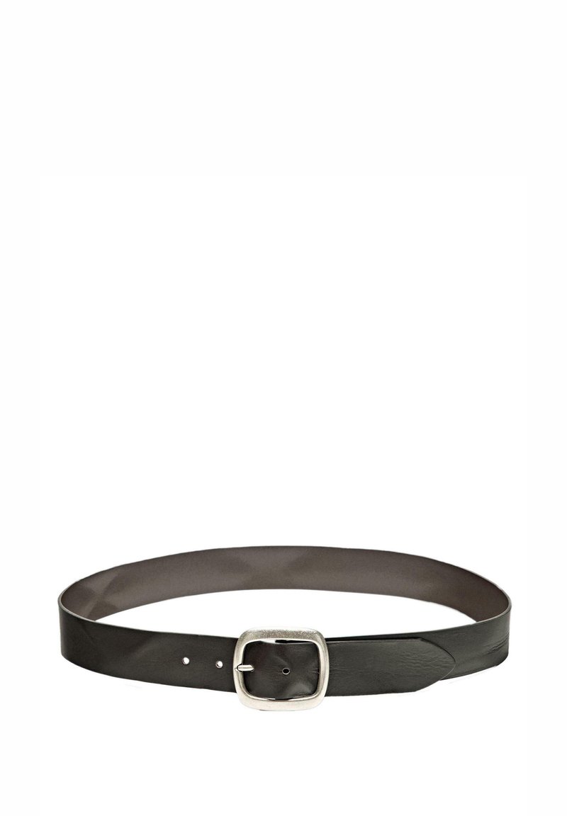 Svart läderbälte med en slät yta, utrustat med en fyrkantig silverfärgad spänne och flera justeringshål för storleken. Enkelt och funktionellt design.