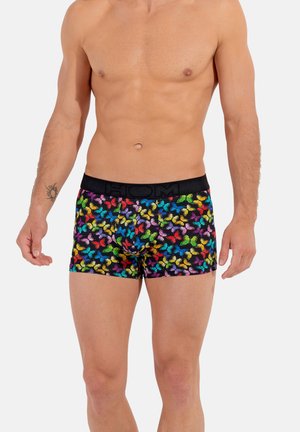 Bunte Herren-Boxershorts mit einem mehrfarbigen Schmetterlingsmuster auf schwarzem Hintergrund, ausgestattet mit einem breiten schwarzen Bund, der den Markennamen zeigt.