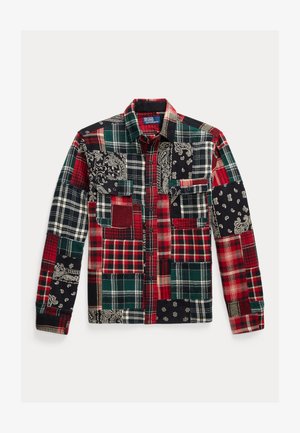 Flanellhemd mit Patchwork-Design aus verschiedenen Karo- und Paisley-Mustern in Rot, Schwarz, Grün und Weiß. Langärmlig, zum Knöpfen.
