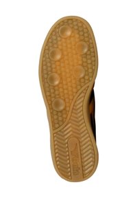 Suela de zapato de goma marrón, con una superficie texturizada que presenta agarres circulares y un logotipo sutil. Diseño flexible y duradero para una mejor tracción.