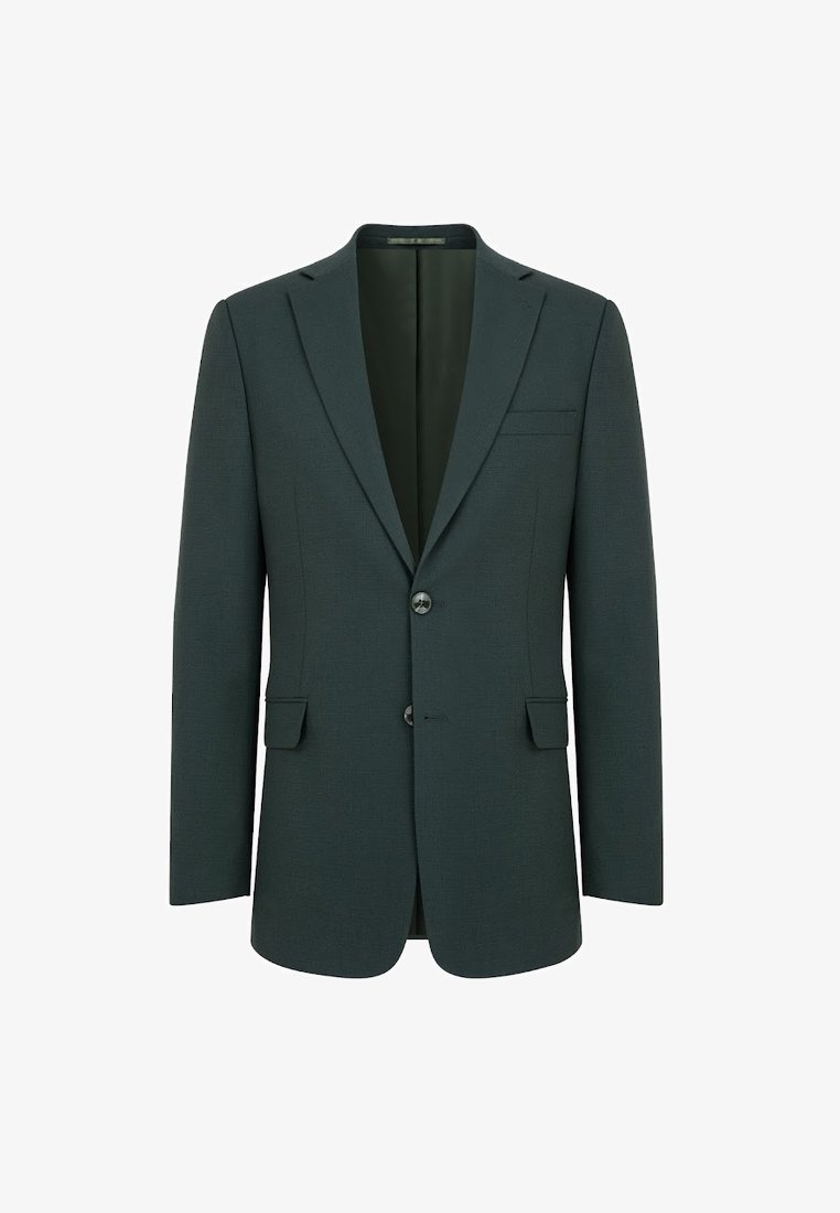 Ciemnozielony żakiet wykonany z teksturowanej tkaniny. Posiada klapy w kształcie litery V, dwa guziki i boczne kieszenie. Dopasowany krój z wyraźnymi liniami.
