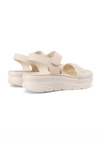 Sandali platform beige con tomaia in mesh elastico e fasce regolabili in Velcro per una vestibilità sicura. Suola leggera e plantare testurizzato.