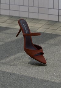Sélectionné, medium brown