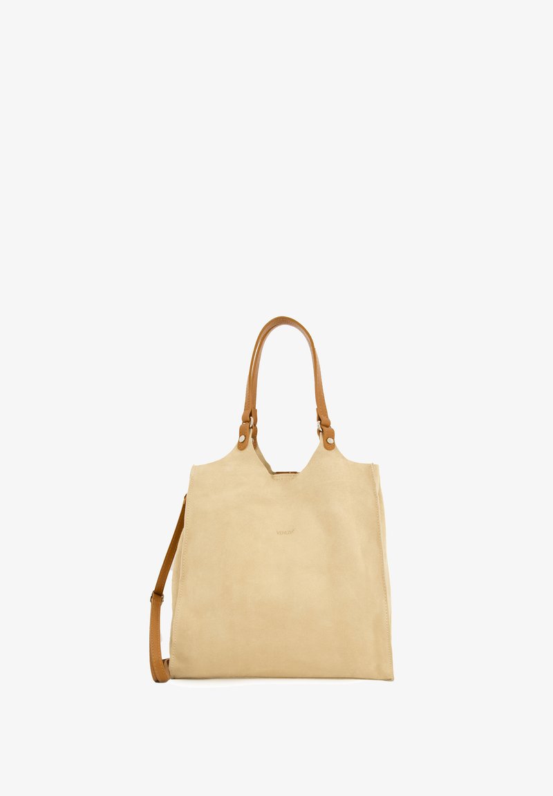 Sac fourre-tout en suédine beige avec des poignées en cuir tan et une bandoulière réglable. Design minimaliste, sans motifs ni accents.