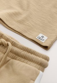 Non sélectionné, neutral grey