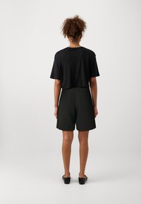 Vero Moda Tall VMBECCA BERMUDA - Short - black