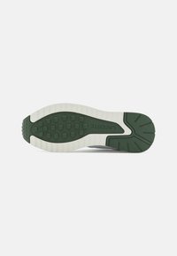 Lacoste LINETRACK - Tenisice - white/green