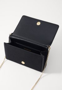 Thumbnail Image 4