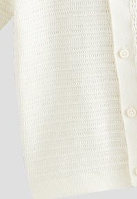 Unausgewählt, white