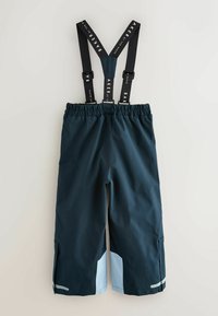 Marineblau, wasserdichte Kinderhosen mit elastischem Bund, schwarzen verstellbaren Trägern mit dem Text "BAKER" und hellblauen Kniepatches.