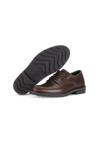 Bruine leren dresschoenen met een gladde afwerking, ronde neus en vetersluiting. De zwarte rubberen buitenzool heeft een golvend profiel.