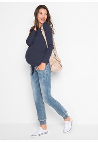 bonprix UMSTANDS JOGGER-STIL MIT BINDEBAND - Jean slim - blau