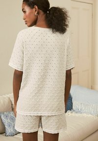 Laura Ashley POINTELLE BUTTON THROUGH - Pidžaama ülemine osa - cream