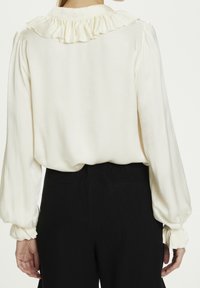 Karen by Simonsen Košilová halenka  - off-white