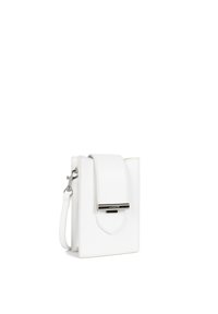 Borsa a tracolla bianca in pelle con una forma rettangolare elegante, chiusura a pattina e dettagli in hardware argentato. Texture liscia con accenti minimi.