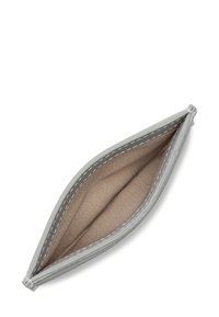 Pochette zippée grise avec un extérieur lisse, un intérieur texturé et des coutures contrastantes. De forme allongée en losange.