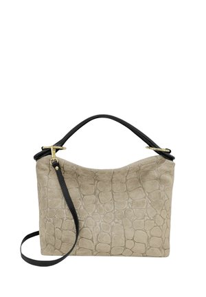 Sac à main en daim beige avec texture crocodile, poignée et bandoulière en cuir noir, et finitions en métal doré.