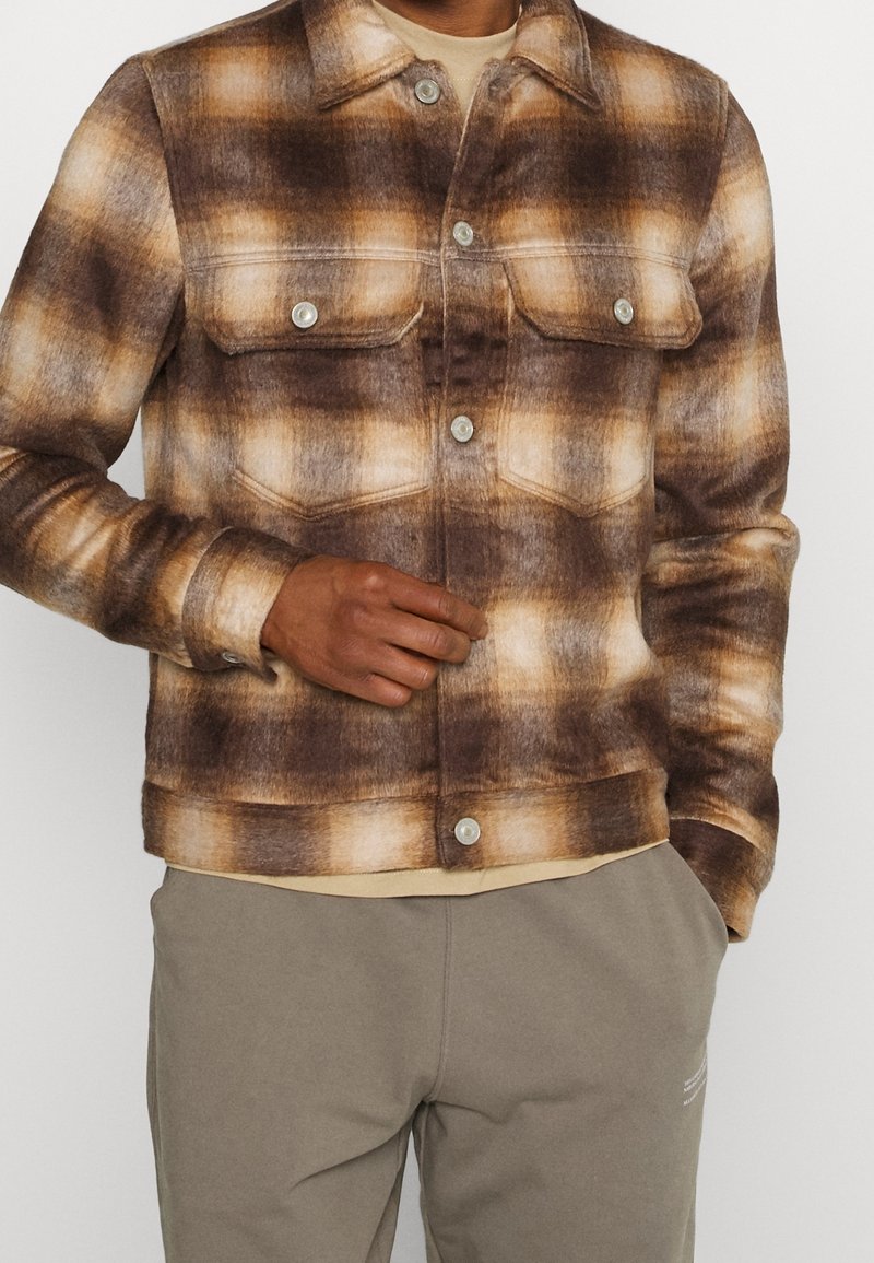 AllSaints Lehká bunda - brown