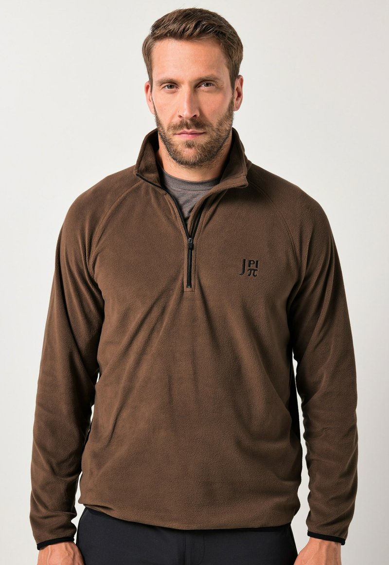 Brun fleece pullover med kvart lynlås, lange ærmer og en blød tekstur. Features et lille logo på brystet. Enkel design, ingen mønstre.