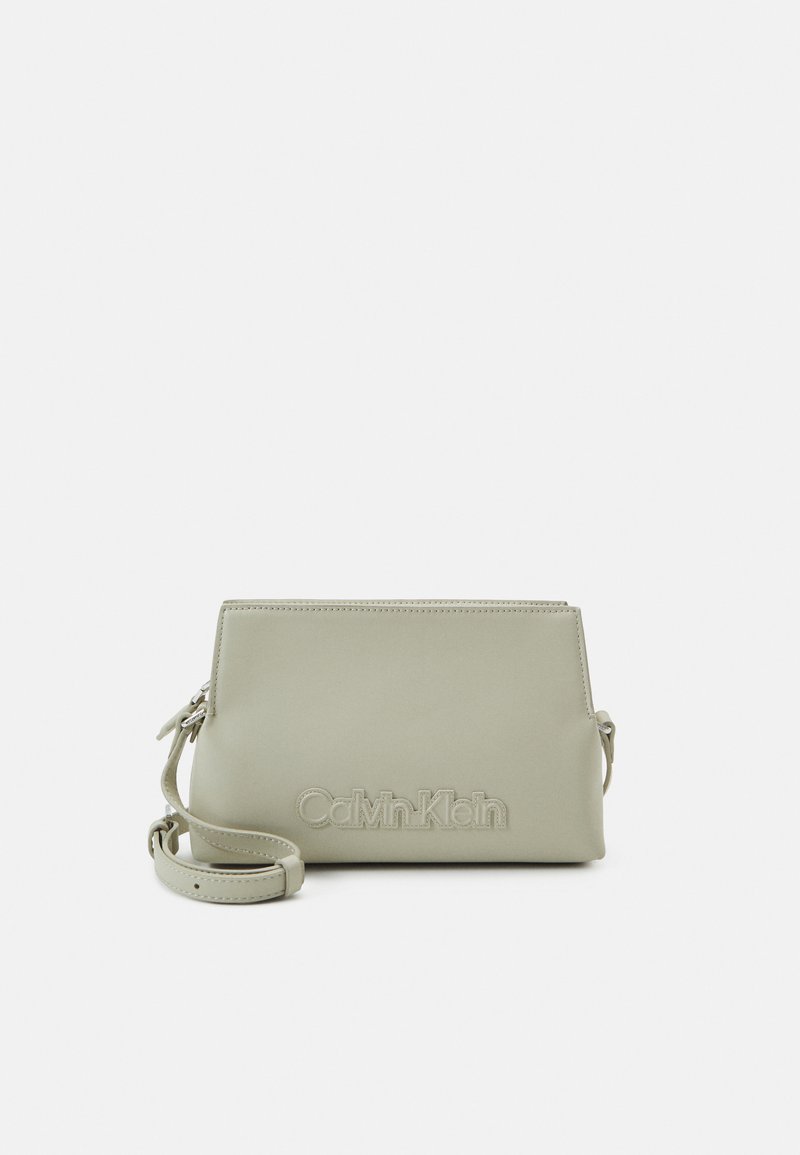 Calvin Klein CROSSBODY Across body bag stoney beige/beige Zalando