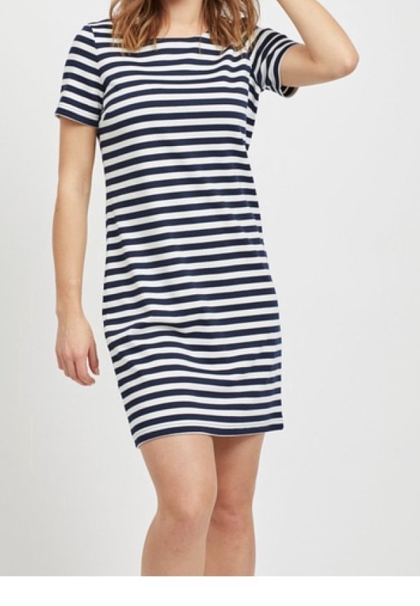 Robe à manches courtes avec rayures horizontales bleu marine et blanches, en tissu doux en mélange de coton, avec une silhouette ajustée et un col rond.