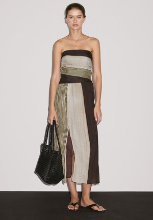 STRAPLESS WITH GATHERED DETAIL - Day dress - brown