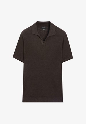 Donkerbruin poloshirt met korte mouwen, een zachte kraag en een kleine V-halsopening.