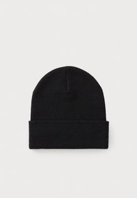 Cappello in maglia nera con risvolto. Texture liscia, parte superiore arrotondata e colore uniforme senza motivi né decorazioni.