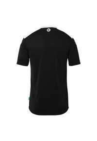 Maglietta sportiva nera a maniche corte, con accenti bianchi sulle spalle, colletto arrotondato e un piccolo logo nella zona del collo sul retro.