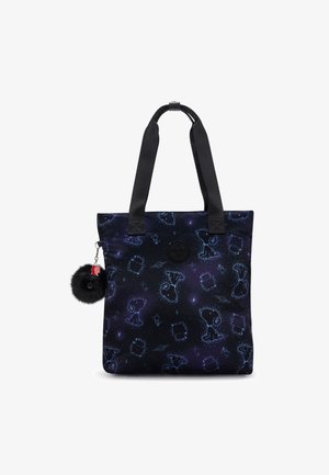 Schwarze Tragetasche mit kosmischem Druck, die blaue Snoopy-Illustrationen zeigt, einen strukturierten schwarzen Fell-Pompon-Schlüsselanhänger und robuste schwarze Griffe hat.