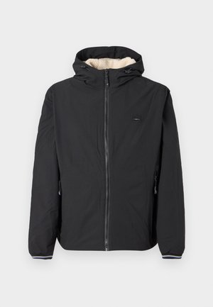 Fekete kapucnis dzseki puha krémszínű béléssel, elülső cipzárral, oldalsó zsebekkel és bordázott mandzsettákkal. Minimalista tervezési részletek.