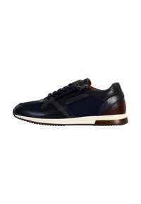 Marine sneakers met bovenwerk van leer en textiel, contrasterende bruine accenten, veters en ritssluitingen, witte middenzool en gestructureerde rubberen buitenzool.