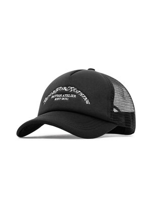 Casquette noire avec une visière incurvée, en tissu et en mesh ; présente un texte brodé blanc et une forme structurée classique.