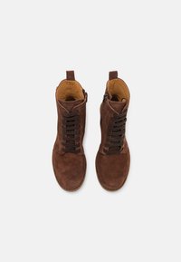 El Naturalista Botines con cordones - dark brown