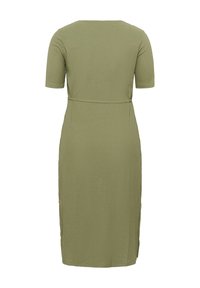 Olivengrünes Kleid mit kurzen Ärmeln, tailliertem Schnitt, strukturiertem Stoff, knielang mit seitlichen Schlitzen für Komfort und Bewegungsfreiheit.