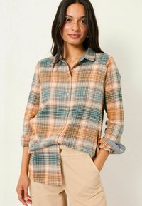 Unselected, tan brown