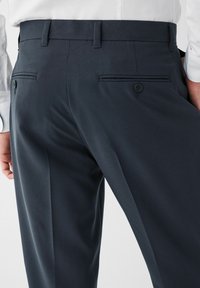 Next REGULAR FIT PLAIN FRONT STRETCH - Auduma bikses - navy
