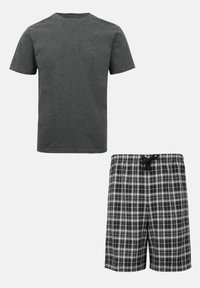 Pilkas medvilninis trumpomis rankovėmis marškinėlis, derinamas su juodai baltomis languotomis medvilninėmis miego šortais, turinčiais elastingą liemenę ir raištelį.