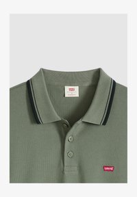 Niewybrane, wood tipping stripe