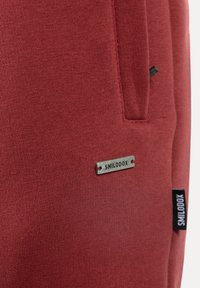 Unausgewählt, bordeaux