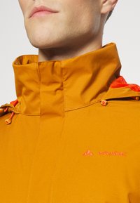 Vaude ESCAPE  - Vandeniui atspari striukė - silt brown