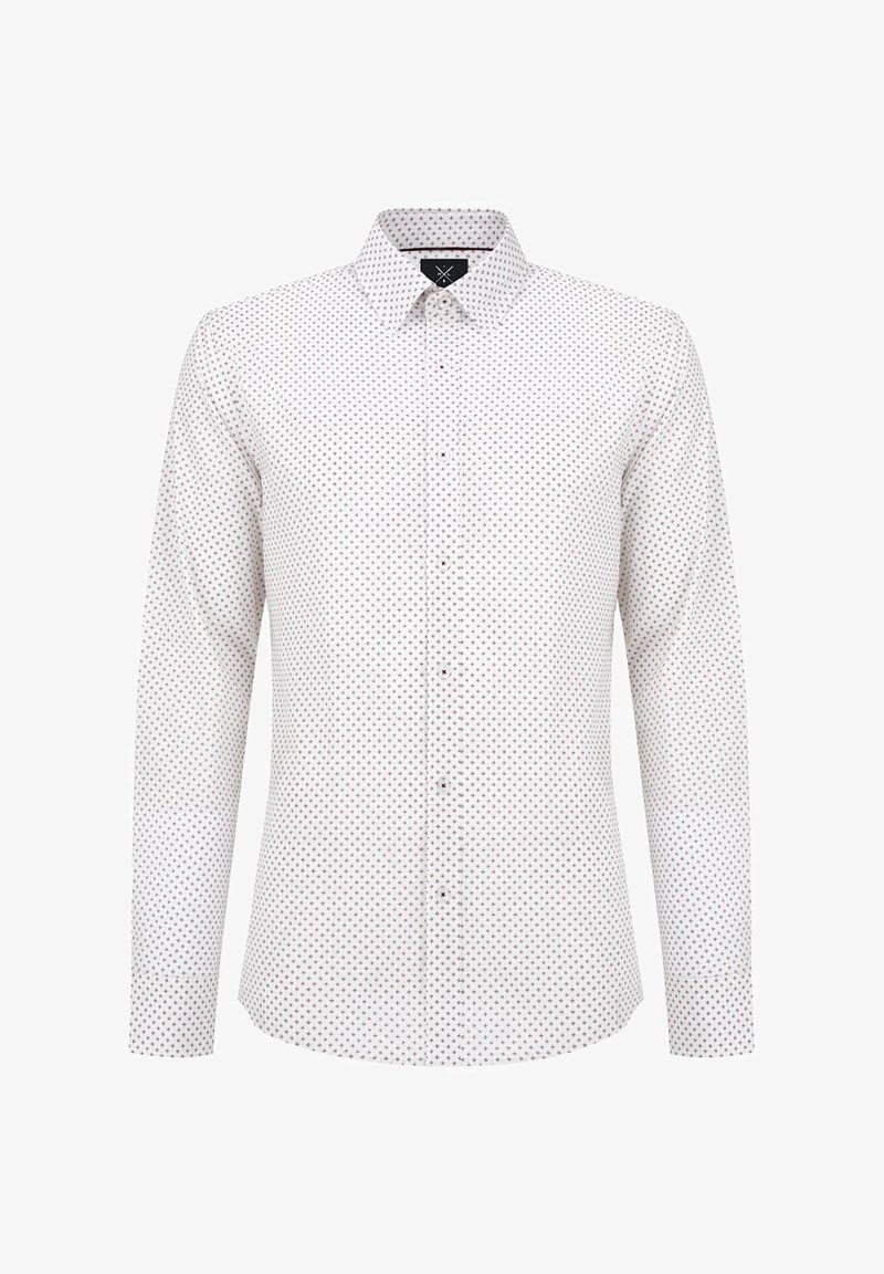 Biała koszula z długimi rękawami, z drobnym wzorem w czerwone i niebieskie kropki, standardowy kołnierzyk oraz zapinana na guziki z przodu. Gładki materiał bawełniany.