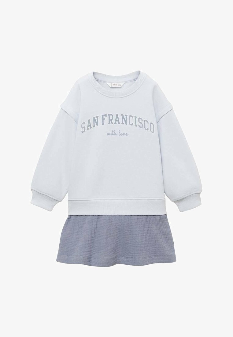 Svijetloplava dukserica s natpisom "SAN FRANCISCO with love". Pamuk, opušteni kroj, a u kombinaciji sa složenom sivoj suknji s teksturiranim finishom.
